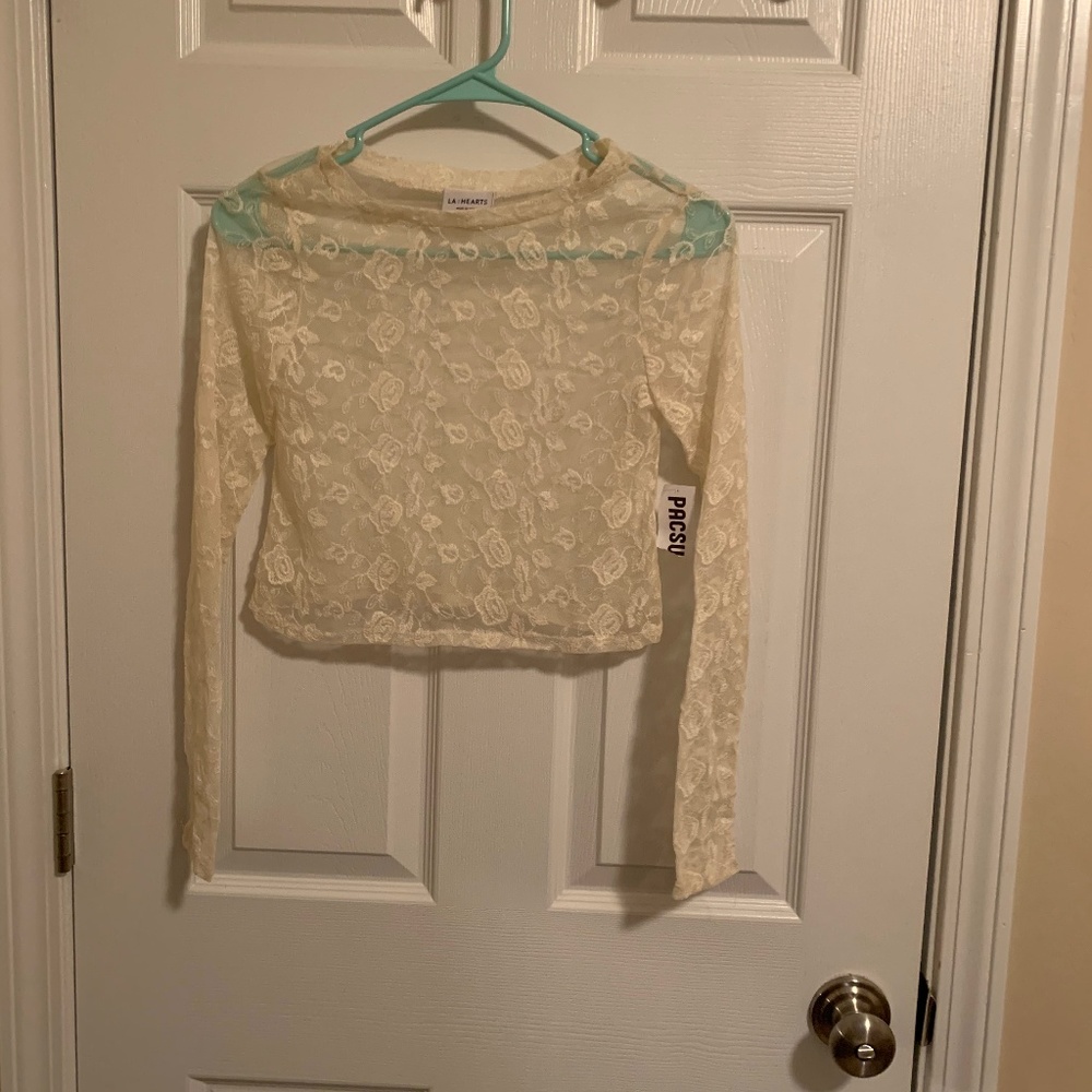 3/$10🌸 PacSun Long-Sleeved Lace Crop Top XS NWT